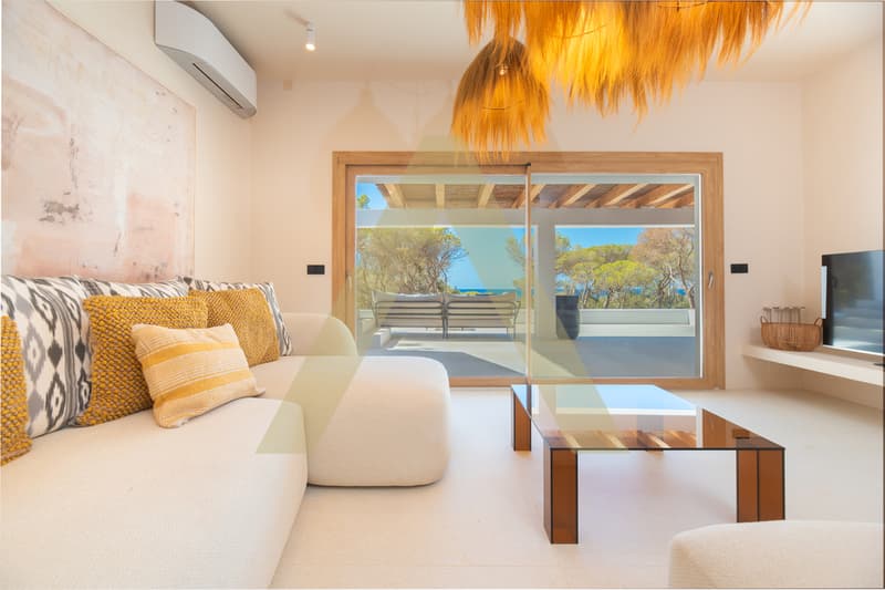 Exceptional villa with sea view and tourist license (8)