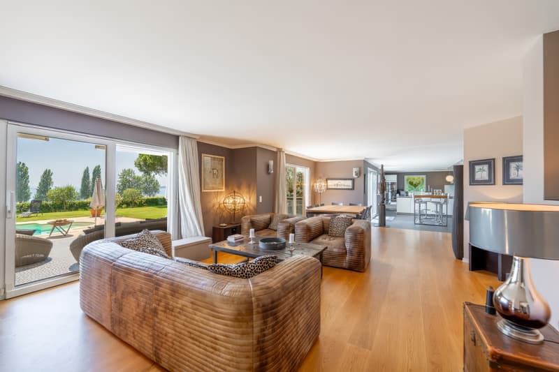 Somptueuse maison avec vue lac et piscine (4)
