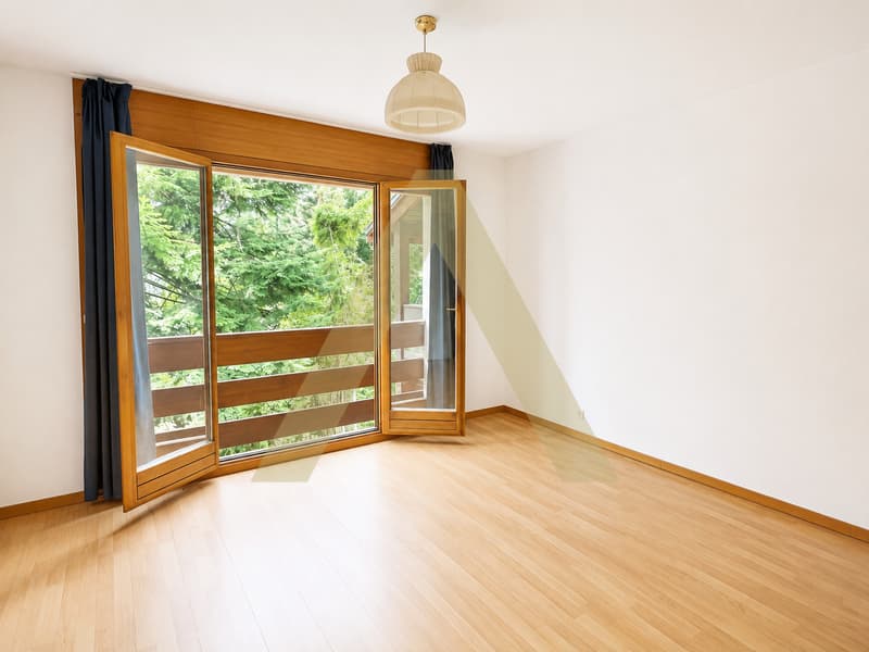 Großes 2,5-Zimmer-Apartment mit Balkon in einer grünen Umgebung (5)
