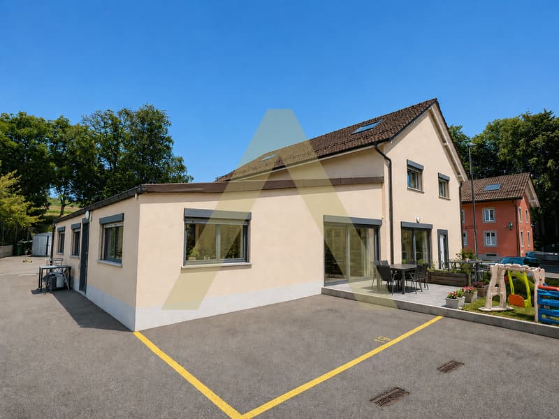 Une propriété, trois logements, de multiples possibilités (13)