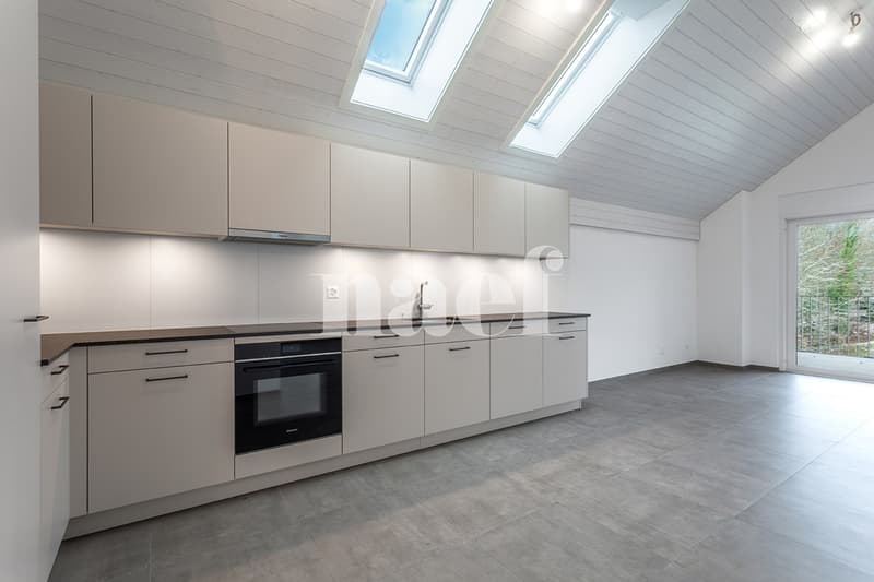 Magnifico appartamento di 5.5 locali in mansarda con loggia in vendita a St-Aubin (2)