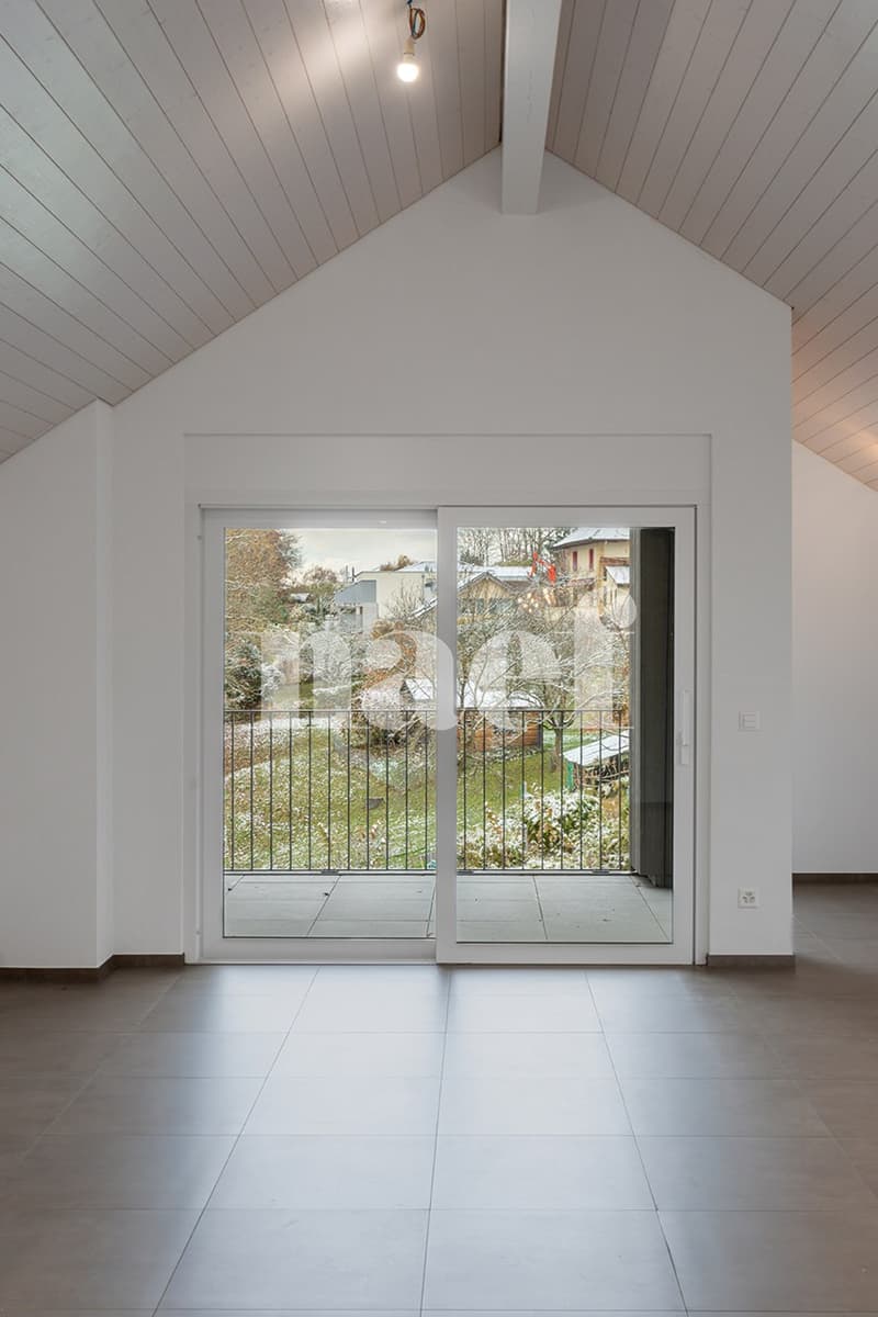 Magnifico appartamento di 5.5 locali in mansarda con loggia in vendita a St-Aubin (3)