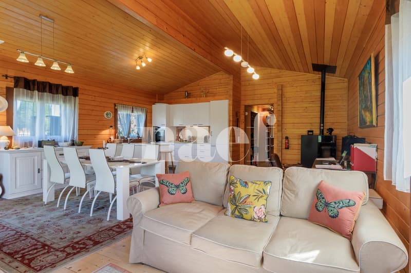 Casa in legno massiccio di 3.5 locali con terrazza e giardino in vendita a Cheyres (4)
