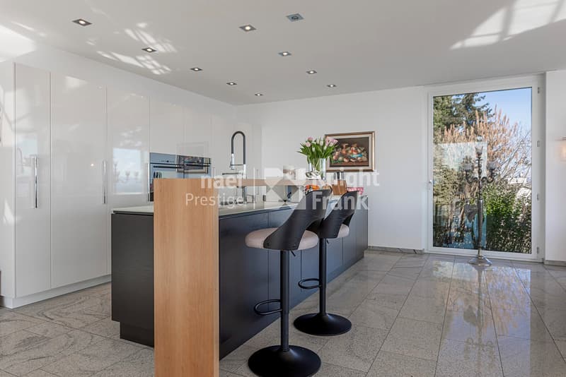 Magnifica proprietà individuale di 6 locali con vista mozzafiato sul lago di Morat in vendita a Bellerive (7)