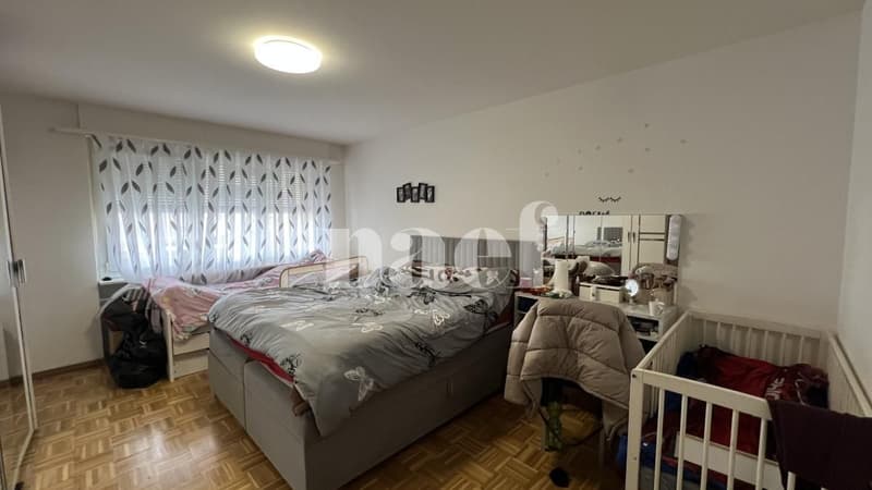 Abitazione accogliente di 5 locali situata al piano terra dell'edificio. (6)
