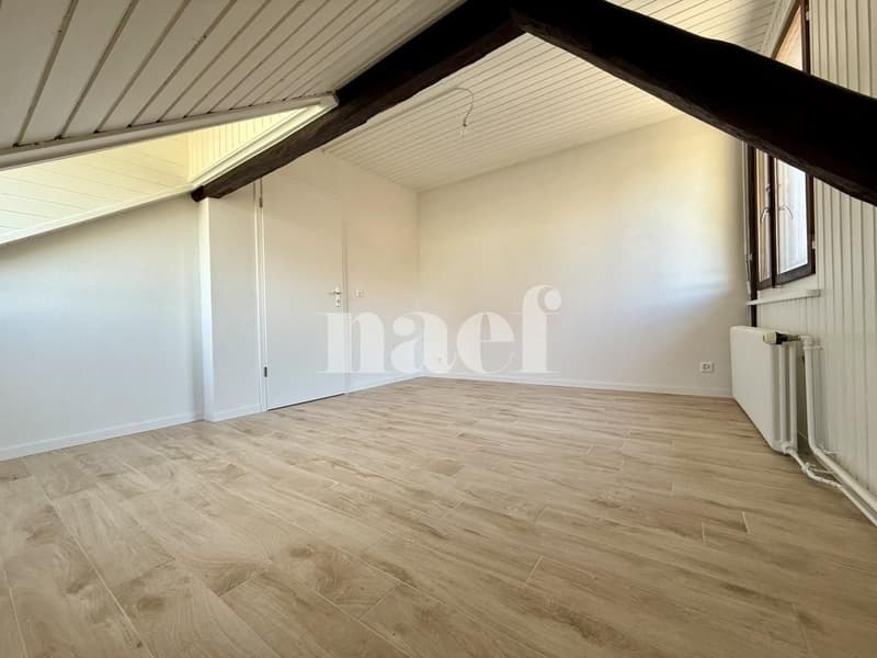 Bel appartement rénové et mansardé de 2.5 pièces au 1er étage à louer ! (6)
