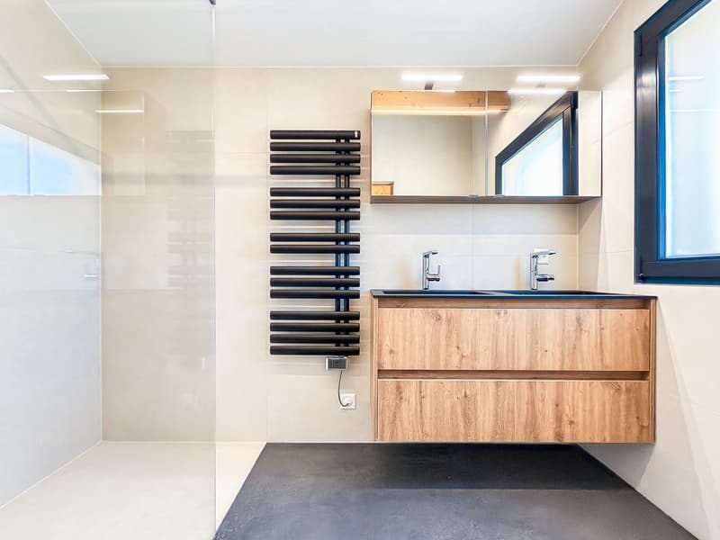 Spacieuse maison rénovée de 9 pièces (13)