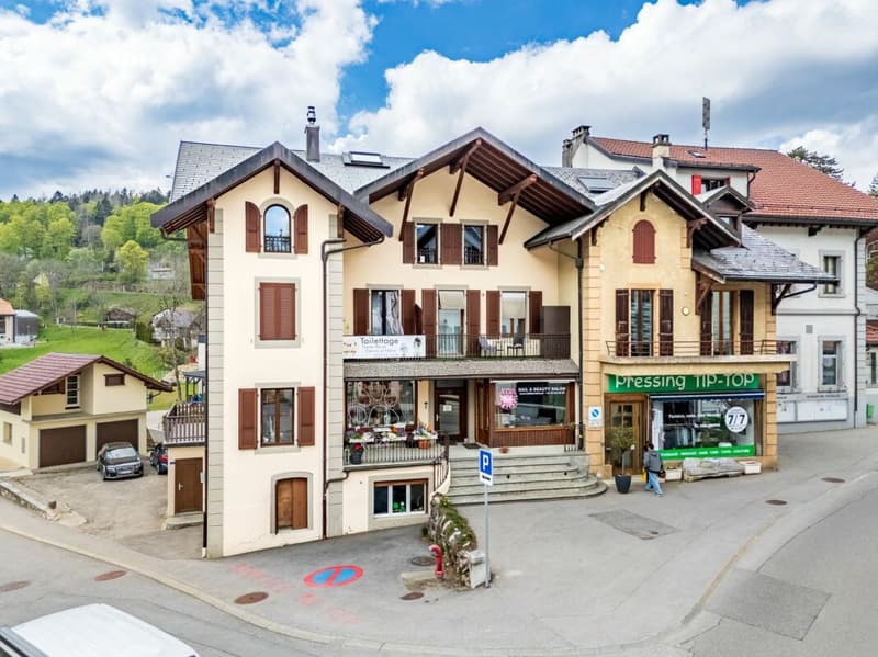 Mischgebäude im Herzen des Dorfes (2)