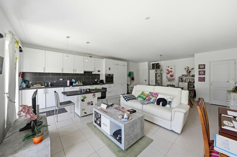 Immeuble mixte au coeur du village (5)