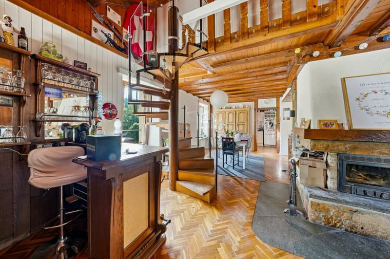 Immeuble mixte au coeur du village (8)