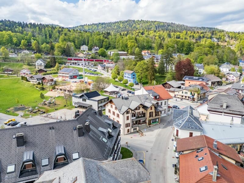 Immeuble mixte au coeur du village (10)
