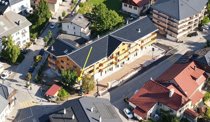 Arcade commerciale neuve avec deux terrasses, proche de la gare (2)