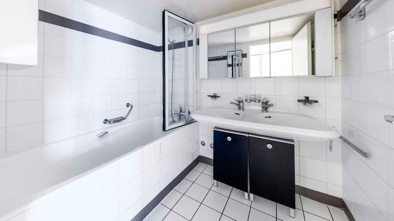 Salle de bains attenante à la chambre parentale