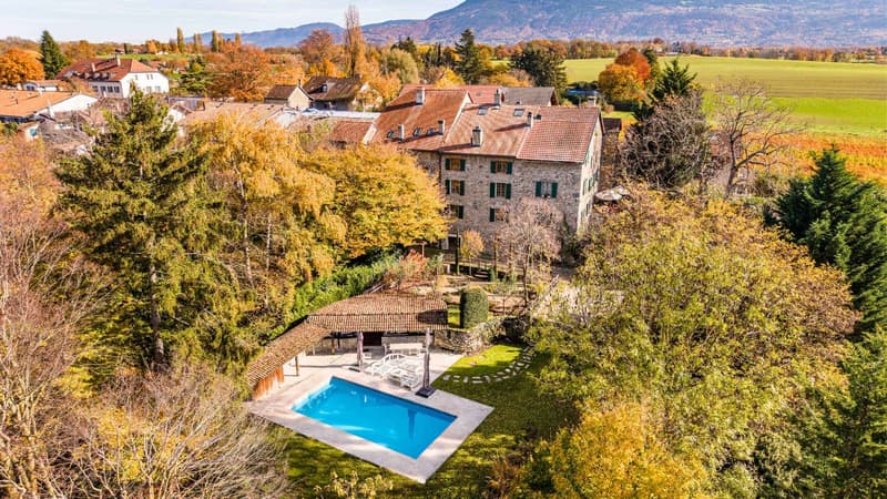 Charaktervolles Anwesen mit Pool und Garten (1)