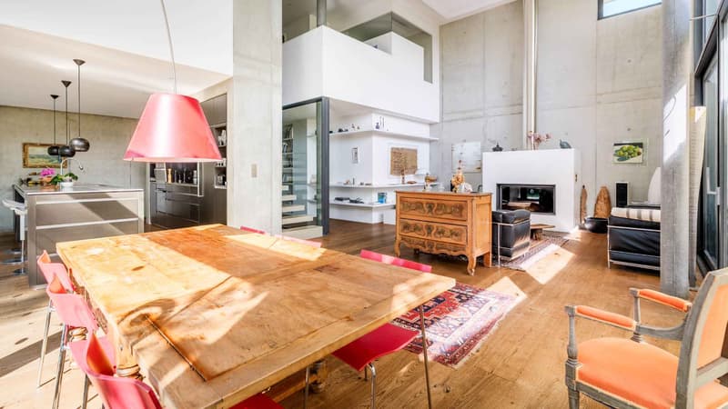 Grand séjour avec une belle hauteur sous plafond
