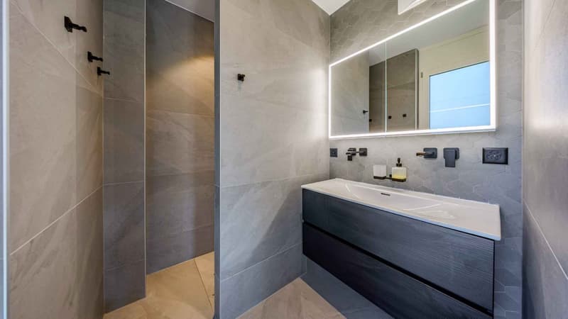 Salle de bains de la chambre parentale