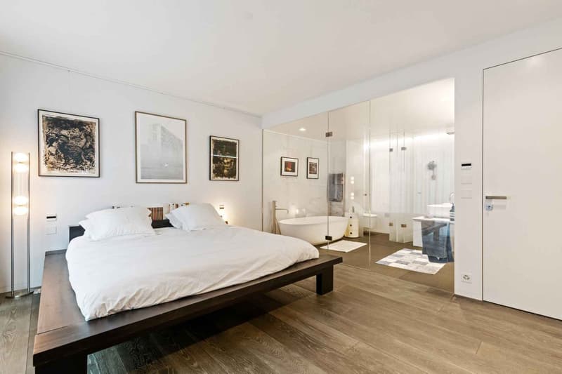 Chambre à coucher avec salle de bains en suite