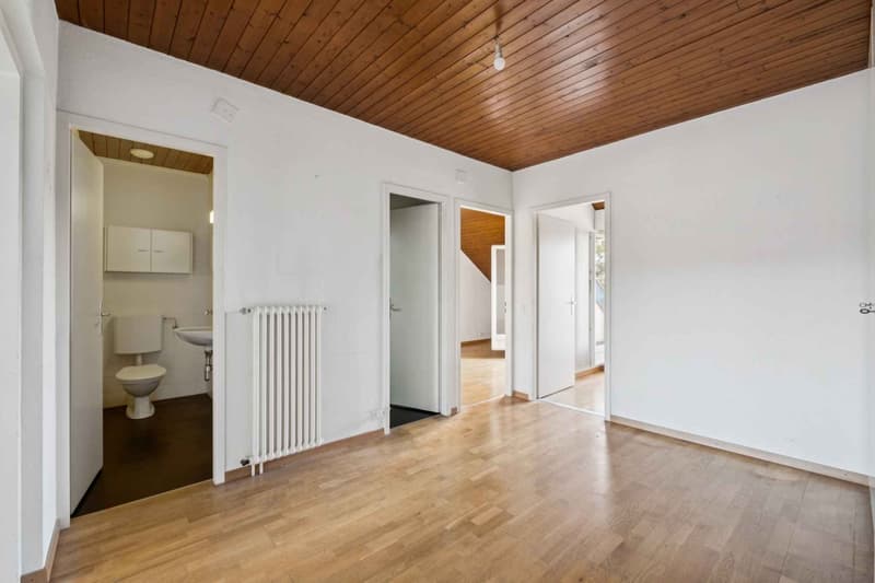 Hall d'entrée avec toilettes visiteurs