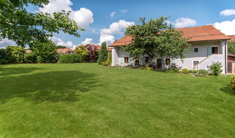 Modernity and luxury for this fully renovated farm. (11)