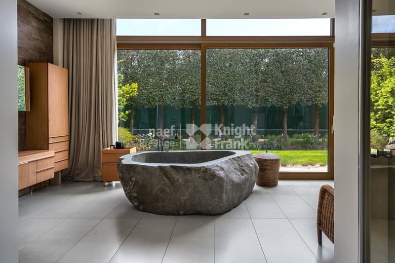 Luxury, discretion and elite services (11)