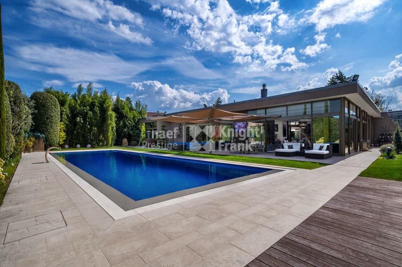 Luxury, discretion and elite services (12)