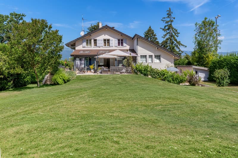 Propriété de caractère avec trois appartements indépendants et fort potentiel (1)