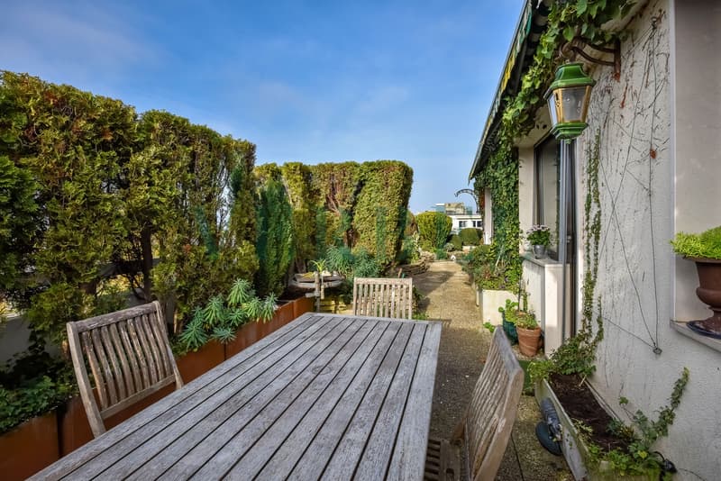 Attic with 147 m² terrace and lake view (1)