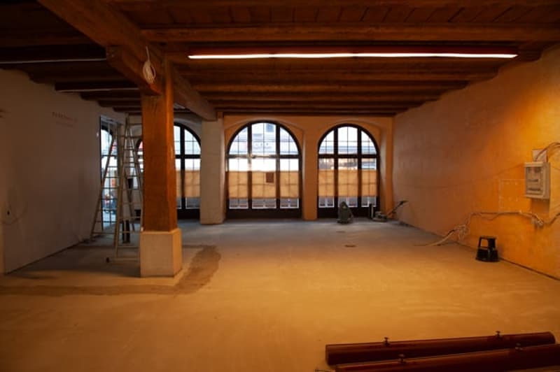 empty room, wooden ceiling, three large windows, wooden beams, ladder, electrical wires