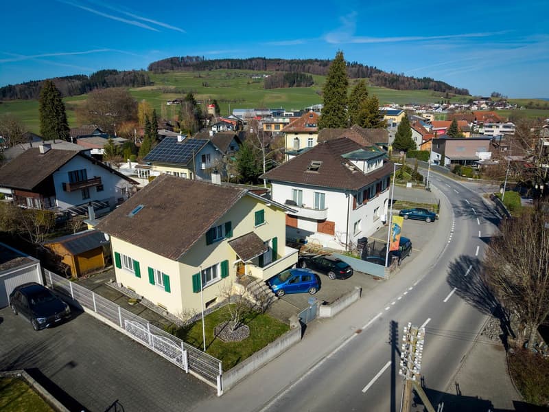Casa unifamiliare in posizione centrale e buona con serra e stufa svedese a Rickenbach / LU (2)