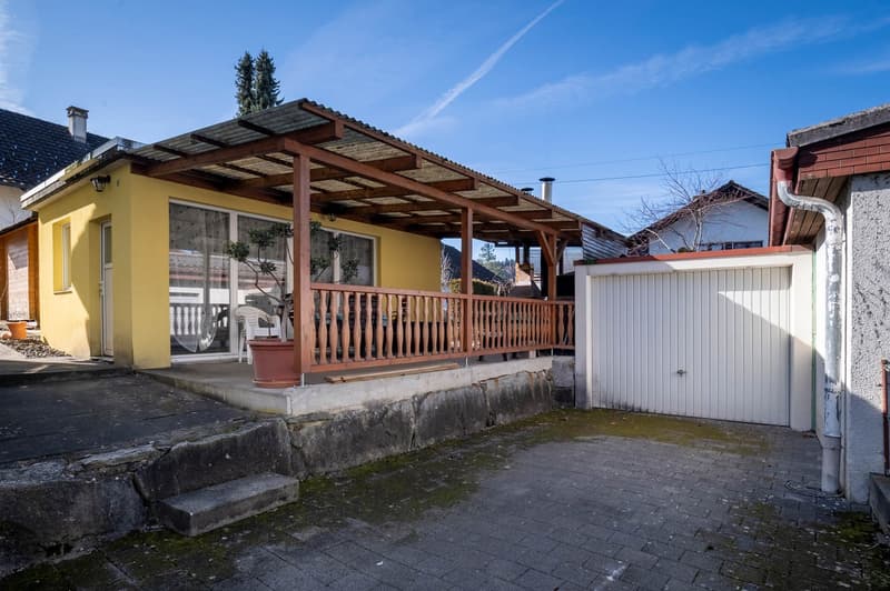 Casa unifamiliare in posizione centrale e buona con serra e stufa svedese a Rickenbach / LU (13)