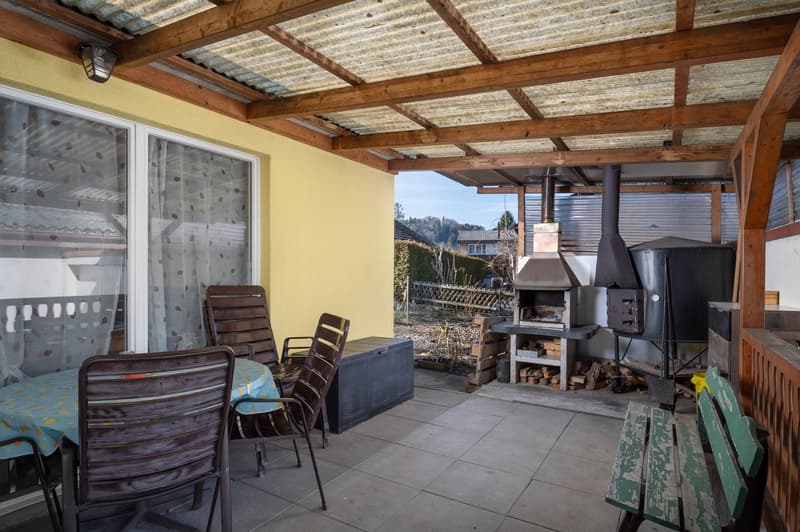 Casa unifamiliare in posizione centrale e buona con serra e stufa svedese a Rickenbach / LU (12)