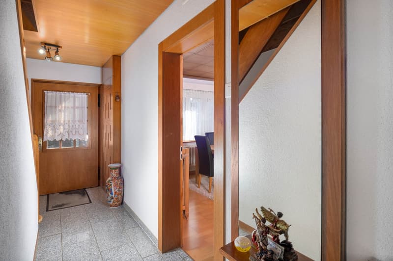 Casa unifamiliare in posizione centrale e buona con serra e stufa svedese a Rickenbach / LU (4)