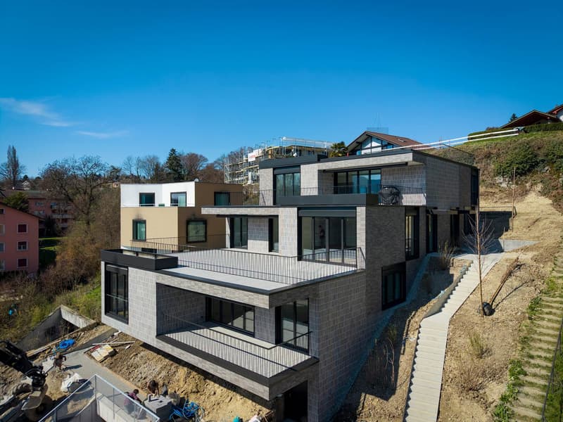 Appartement de terrasse exclusif et de haute qualité de 4,5 pièces - Votre domicile de rêve avec vue partielle sur le lac à Uerikon (3)