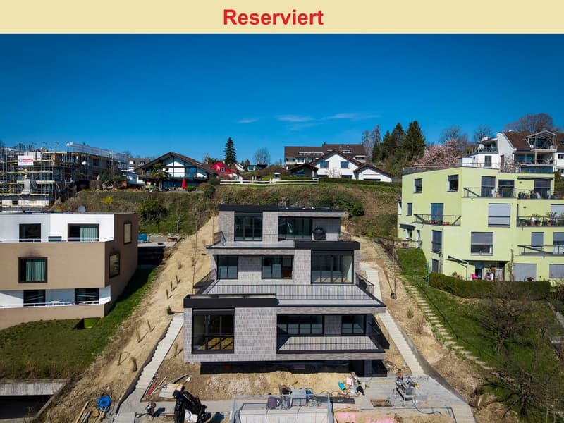 Exklusive und hochwertige 4.5-Zimmer-Terrassenwohnung - Ihr Traumdomizil mit Teilseesicht in Uerikon (1)