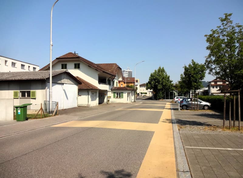 Centrally located snack bar or kebab directly next to the train station in Menziken / AG (8)