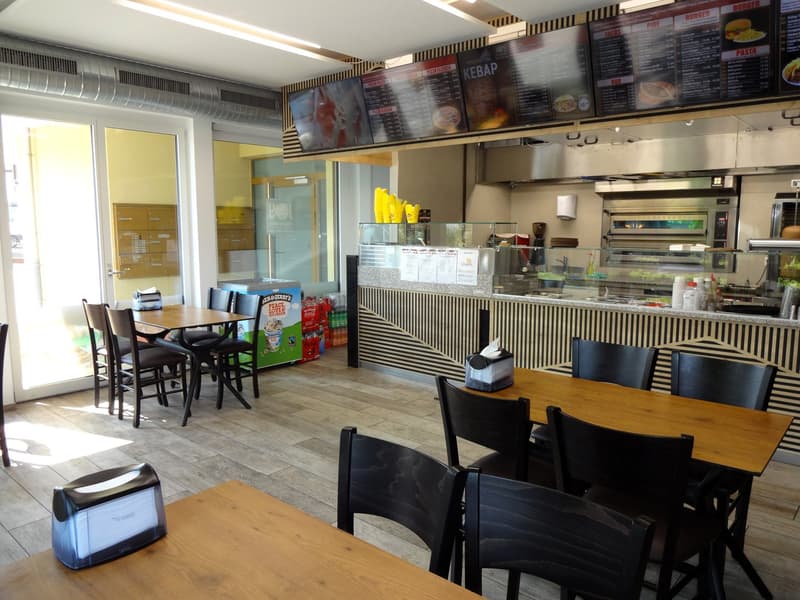 Centrally located snack bar or kebab directly next to the train station in Menziken / AG (4)