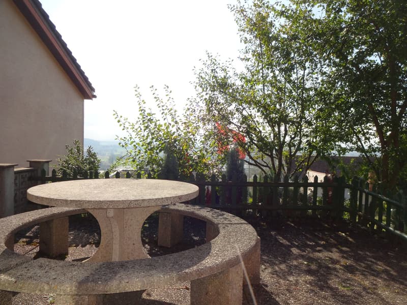 Charmantes Einfamilienhaus an guter, sonniger Lage mit grossem Garten und wunderbarer Weitsicht (14)