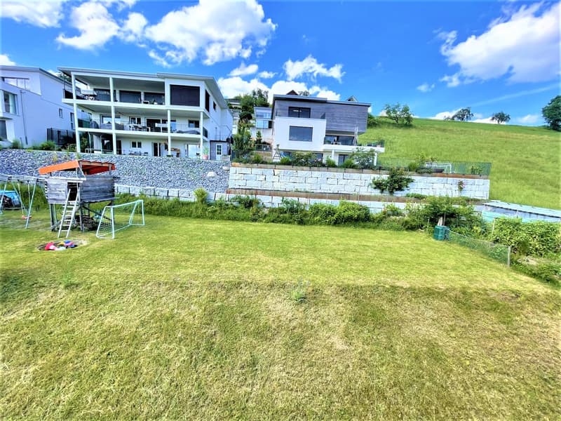 Appartamenti spaziosi e convenienti di 4,5 locali in posizione collinare con una vista panoramica fantastica (18)