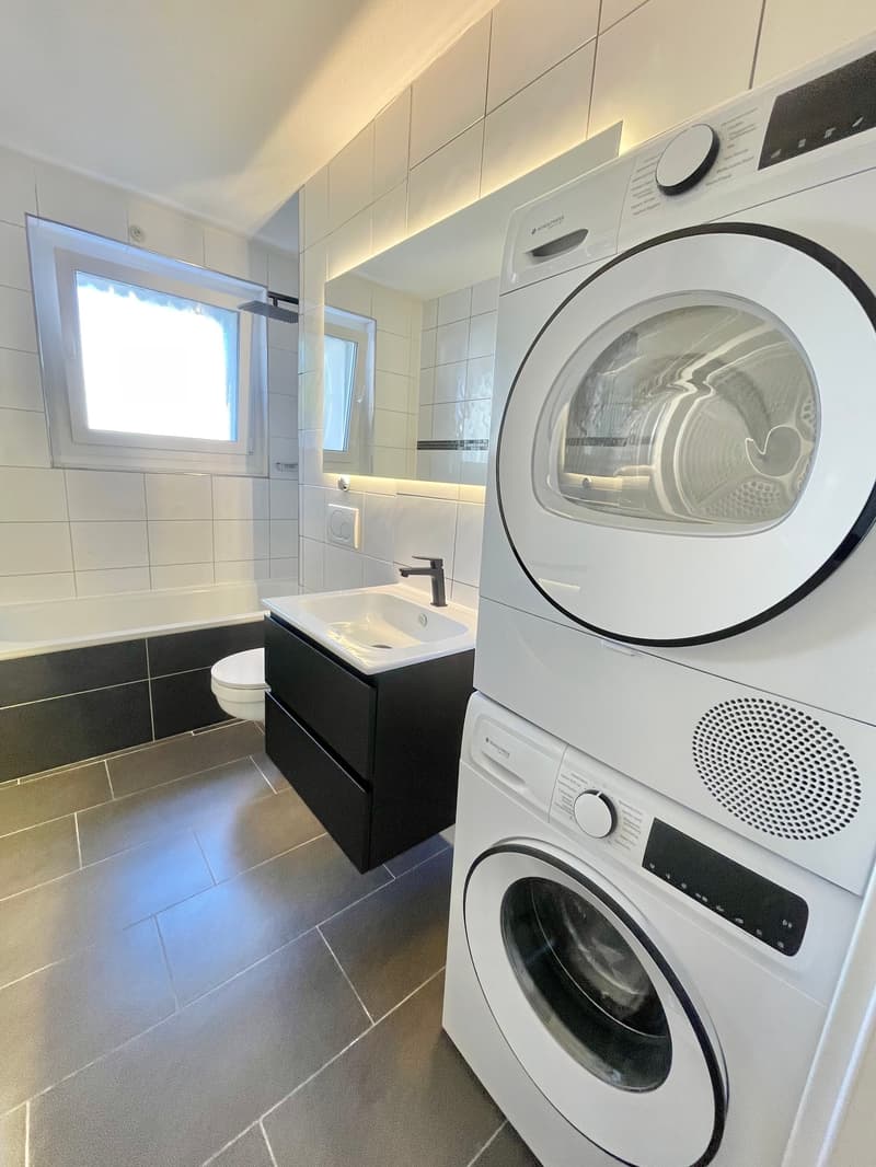Appartement moderne 2.5 pièces avec lave-linge/sèche-linge à côté d'Emmencenter (21)