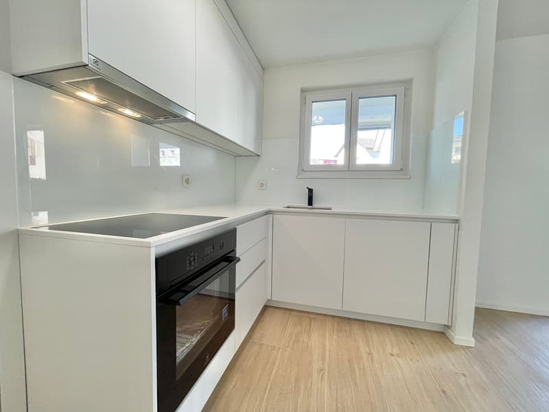 Appartement moderne 2.5 pièces avec lave-linge/sèche-linge à côté d'Emmencenter (3)