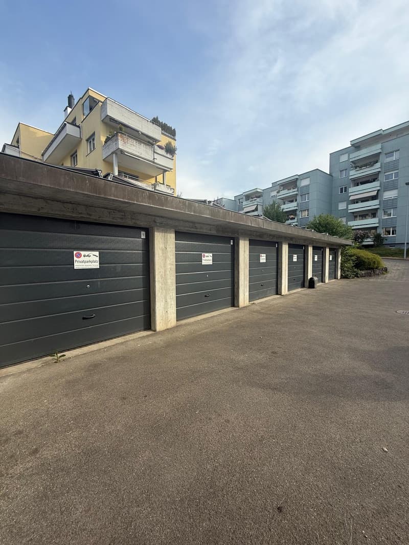 Single garage in a quiet location in Geroldswil for rent (2)