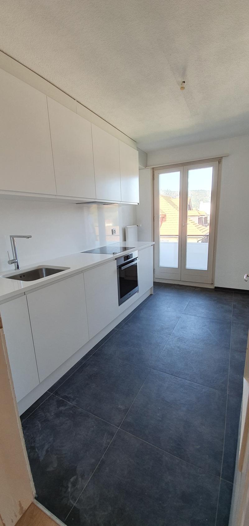 Helle 5.5-Zimmer-Wohnung mit Balkon und schöner Aussicht in Oftringen (2)