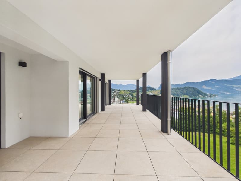 Appartement en propriété de 4,5 pièces avec vue sur le lac, la ville et les montagnes ! (14)