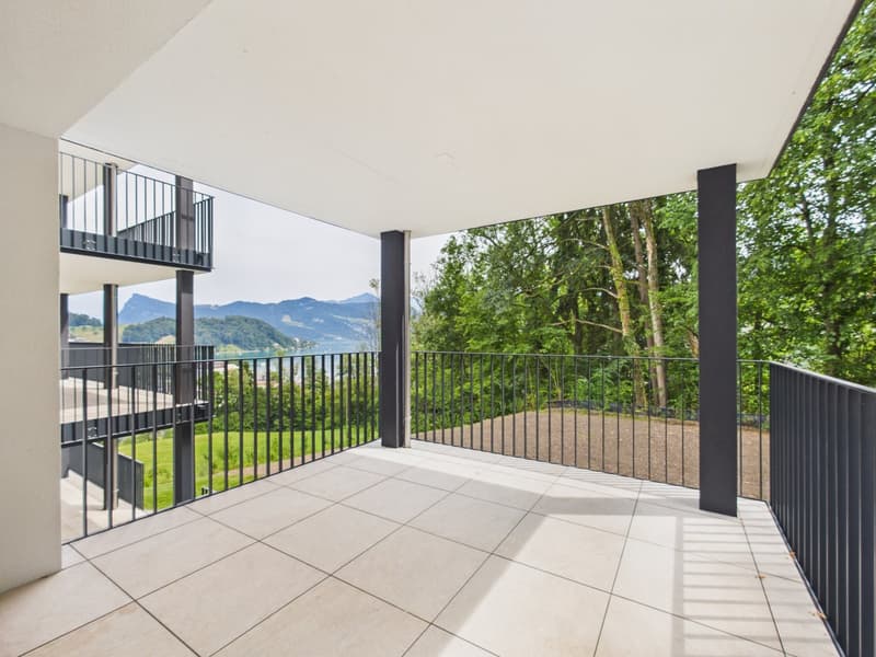 3.5-room owner-occupied apartment with lake, city, and mountain views! (7)
