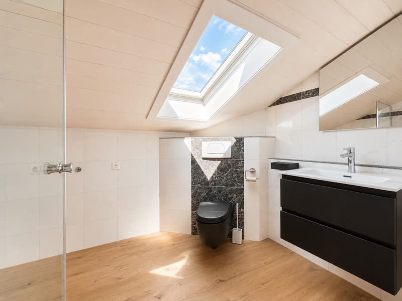 Appartamento in proprietà di 7,5 locali con vista sul lago e la montagna inobstructable! (12)