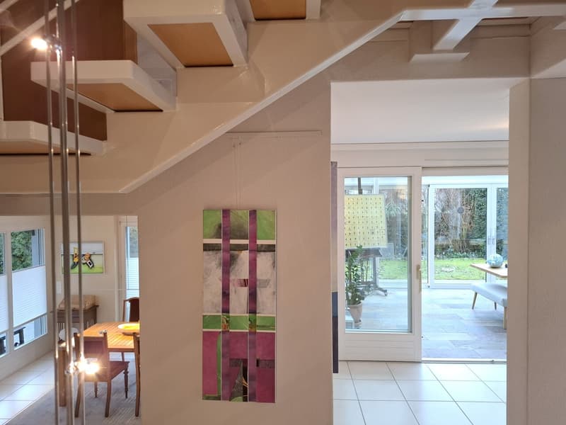 Charaktervolle, etagenversetzte Architektur