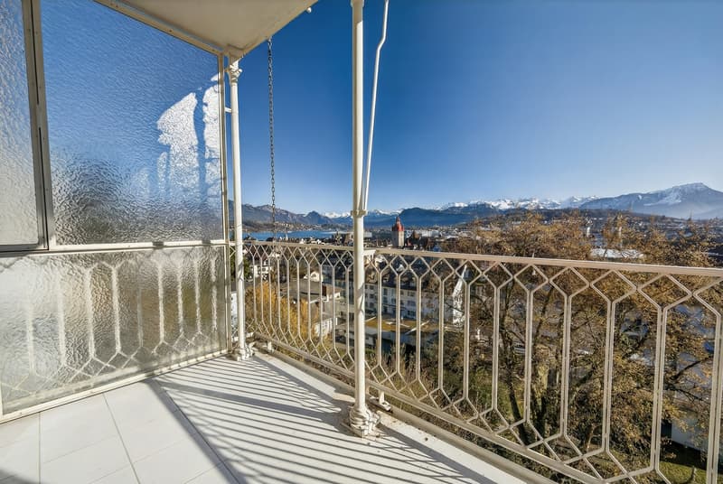 Living in the heart of Lucerne City - 7 rooms old town apartment with lake view (5)