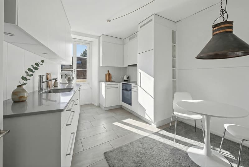 Living in the heart of Lucerne City - 7 rooms old town apartment with lake view (4)