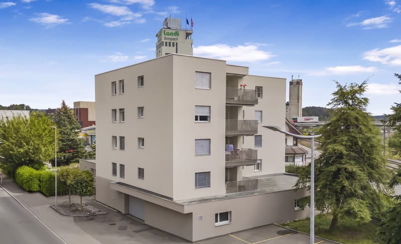 Preiswertes Wohneigentum in Seenähe - 4.5 Zimmer Eigentumswohnung nahe (1)