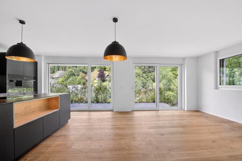 Timeless Elegance - Like-New 3.5 Room Apartment with Terrace (2)
